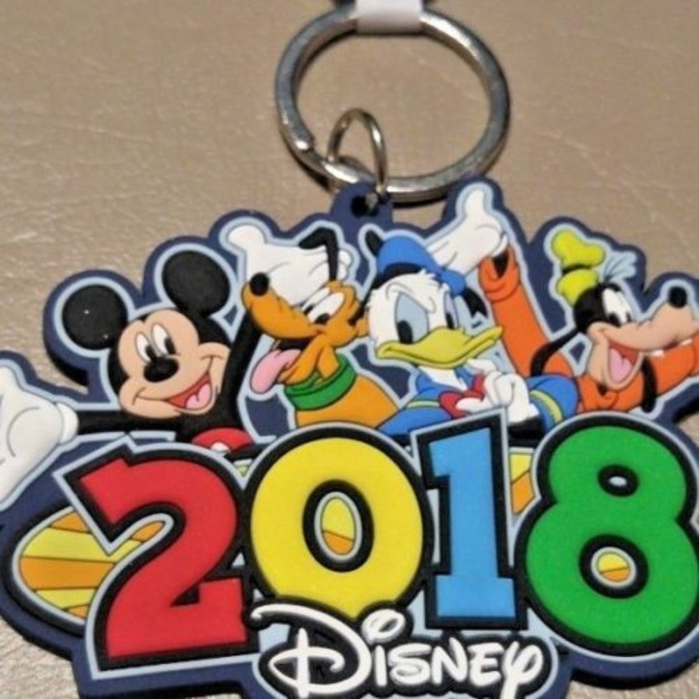 Disney 2018 Keychain - Picture 2 of 4